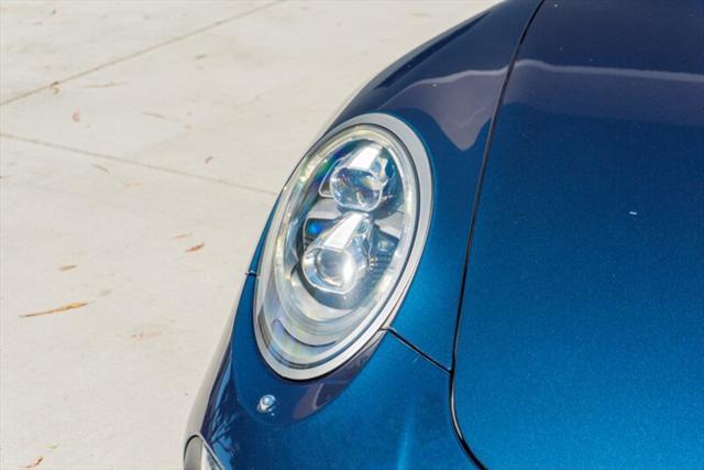 Photo of 2014 Sapphire Blue Metallic Porsche 911
