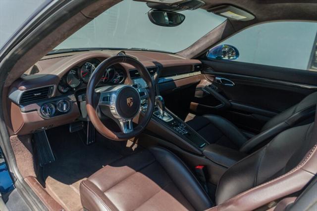 Photo of 2014 Sapphire Blue Metallic Porsche 911
