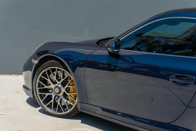 Photo of 2014 Sapphire Blue Metallic Porsche 911