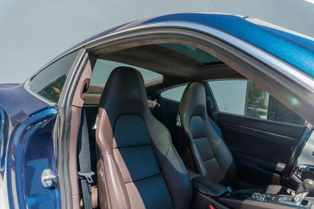 Photo of 2014 Sapphire Blue Metallic Porsche 911