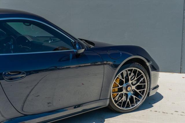 Photo of 2014 Sapphire Blue Metallic Porsche 911