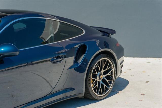 Photo of 2014 Sapphire Blue Metallic Porsche 911