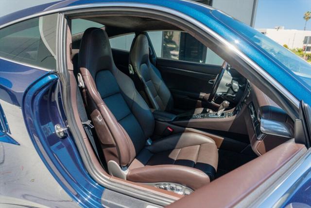 Photo of 2014 Sapphire Blue Metallic Porsche 911