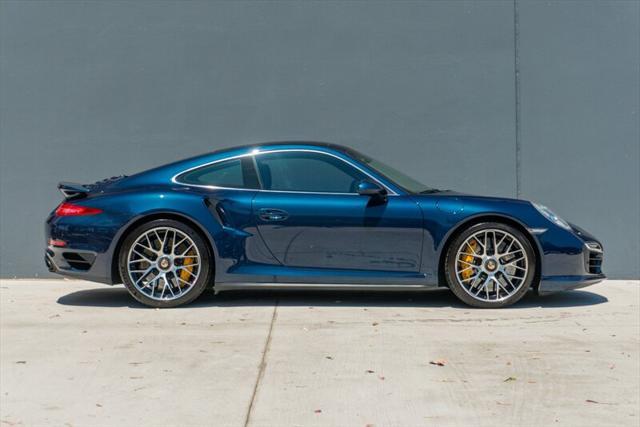Photo of 2014 Sapphire Blue Metallic Porsche 911