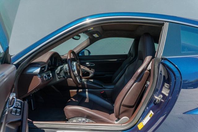 Photo of 2014 Sapphire Blue Metallic Porsche 911