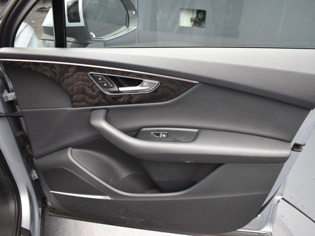 Photo of 2022 Florett Silver Metallic Audi Q7