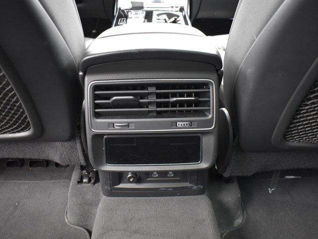 Photo of 2022 Florett Silver Metallic Audi Q7