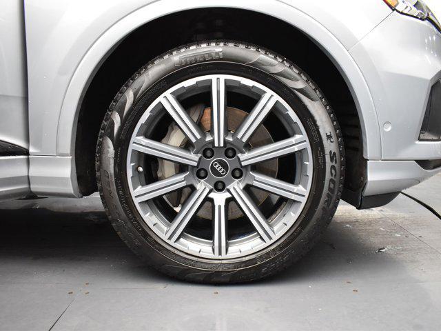 Photo of 2022 Florett Silver Metallic Audi Q7