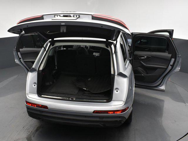 Photo of 2022 Florett Silver Metallic Audi Q7