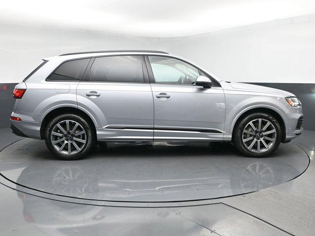 Photo of 2022 Florett Silver Metallic Audi Q7