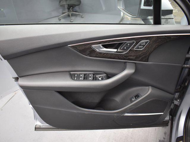 Photo of 2022 Florett Silver Metallic Audi Q7
