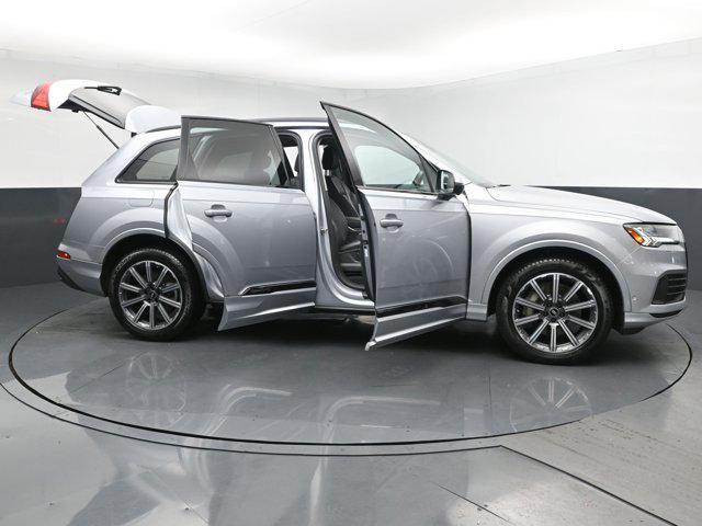 Photo of 2022 Florett Silver Metallic Audi Q7