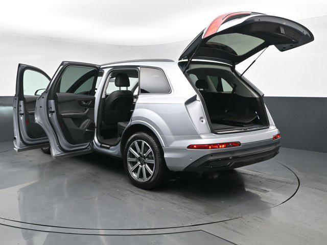 Photo of 2022 Florett Silver Metallic Audi Q7