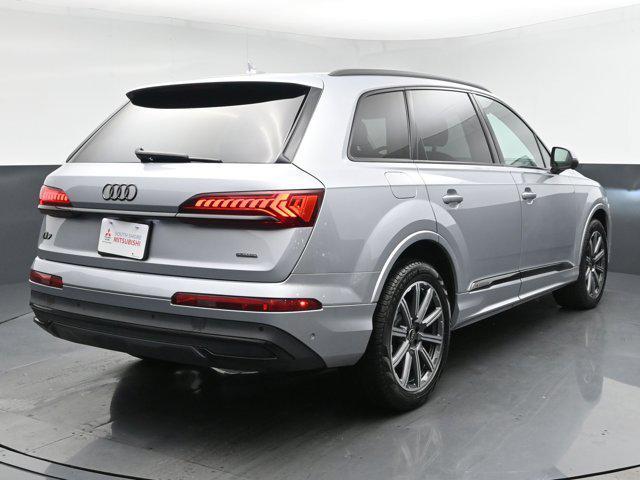 Photo of 2022 Florett Silver Metallic Audi Q7