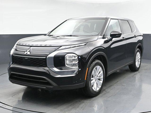 Photo of 2025 Labrador Black Pearl Mitsubishi Outlander