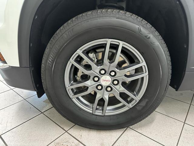 Photo of 2025 Summit White GMC Acadia