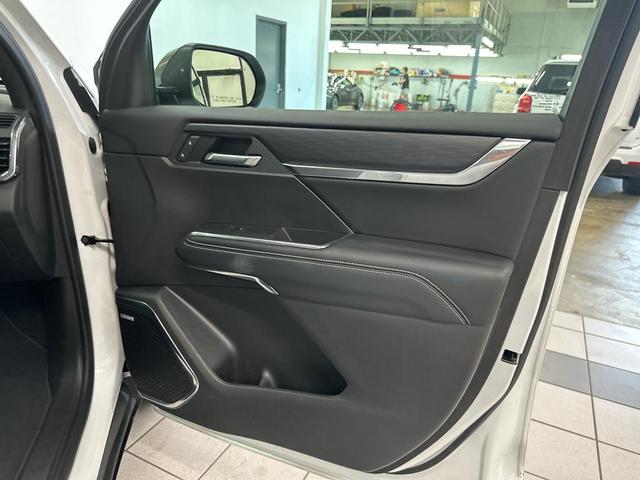 Photo of 2025 Summit White GMC Acadia