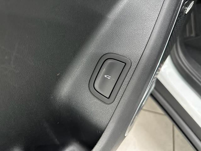 Photo of 2025 Summit White GMC Acadia