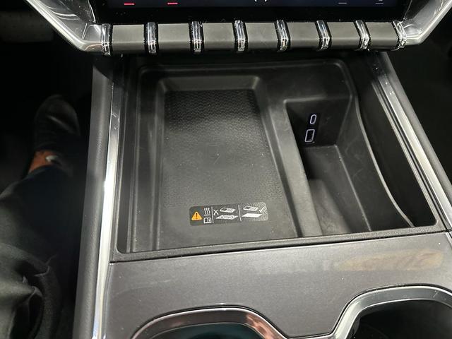 Photo of 2025 Summit White GMC Acadia