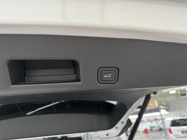 Photo of 2025 Summit White GMC Acadia