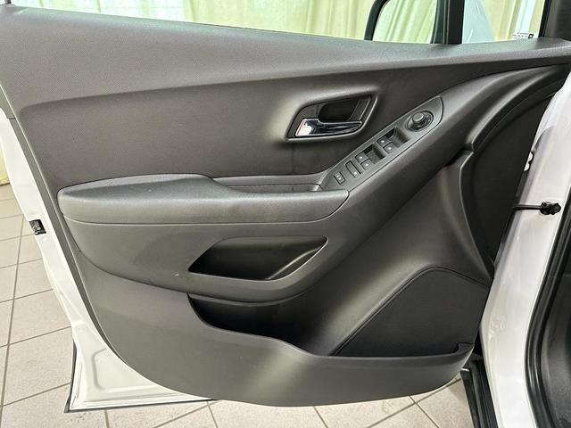 Photo of 2020 Summit White Chevrolet Trax