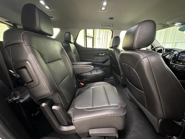 Photo of 2021 Iridescent Pearl Tricoat Chevrolet Traverse