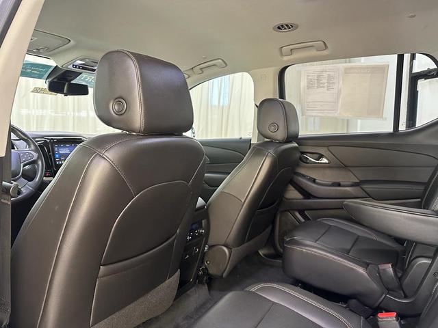 Photo of 2021 Iridescent Pearl Tricoat Chevrolet Traverse