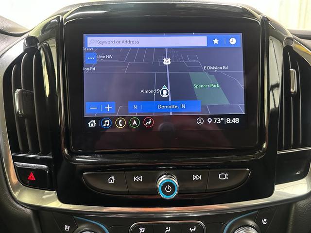 Photo of 2021 Iridescent Pearl Tricoat Chevrolet Traverse