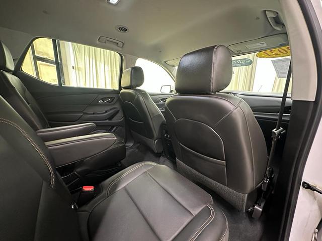 Photo of 2021 Iridescent Pearl Tricoat Chevrolet Traverse