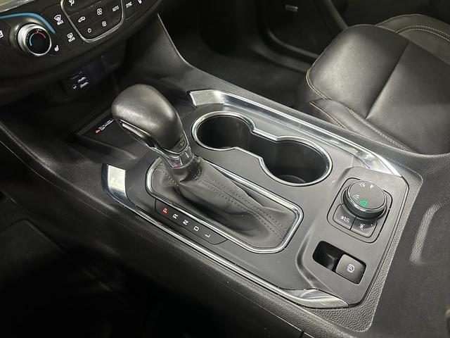 Photo of 2021 Iridescent Pearl Tricoat Chevrolet Traverse
