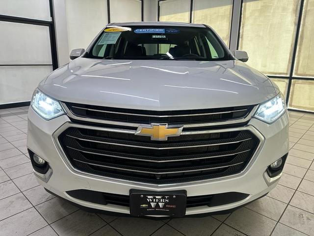 Photo of 2021 Iridescent Pearl Tricoat Chevrolet Traverse
