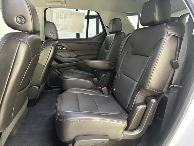 Photo of 2021 Iridescent Pearl Tricoat Chevrolet Traverse