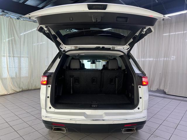 Photo of 2021 Iridescent Pearl Tricoat Chevrolet Traverse