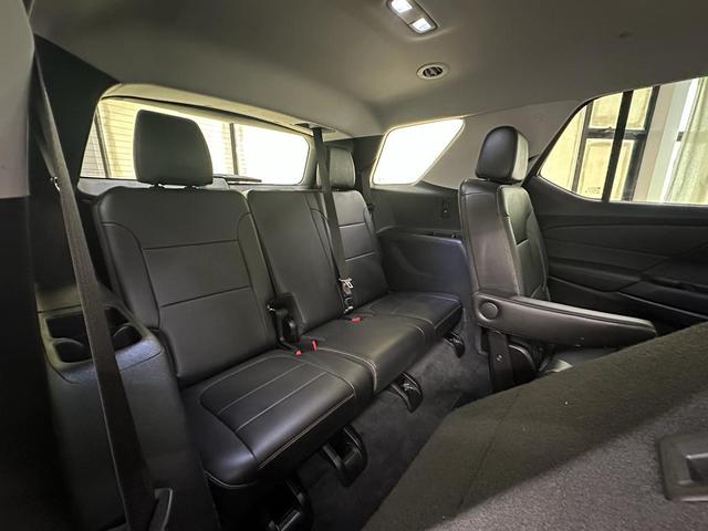 Photo of 2021 Iridescent Pearl Tricoat Chevrolet Traverse