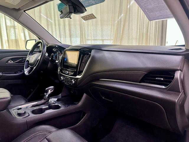 Photo of 2021 Iridescent Pearl Tricoat Chevrolet Traverse