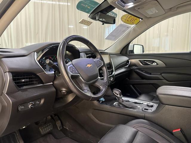 Photo of 2021 Iridescent Pearl Tricoat Chevrolet Traverse