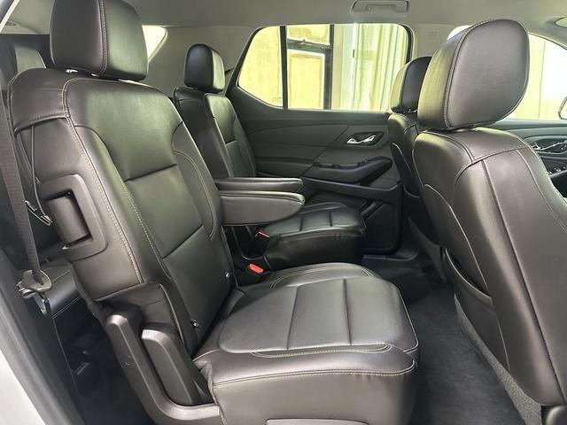 Photo of 2021 Iridescent Pearl Tricoat Chevrolet Traverse