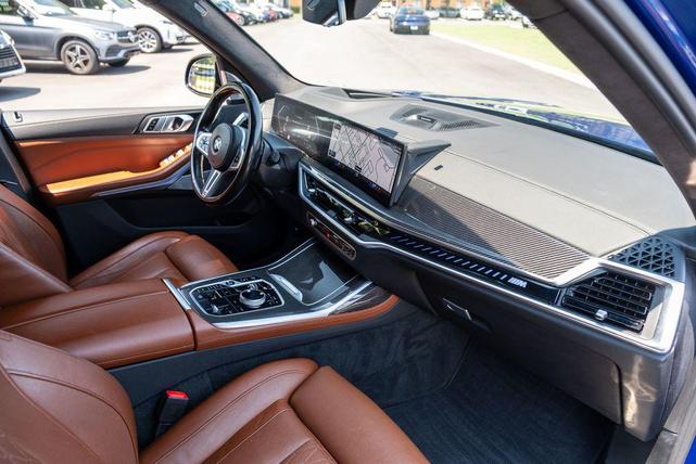 Photo of 2023 Marina Bay Blue Metallic BMW X7