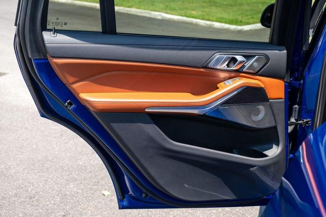 Photo of 2023 Marina Bay Blue Metallic BMW X7