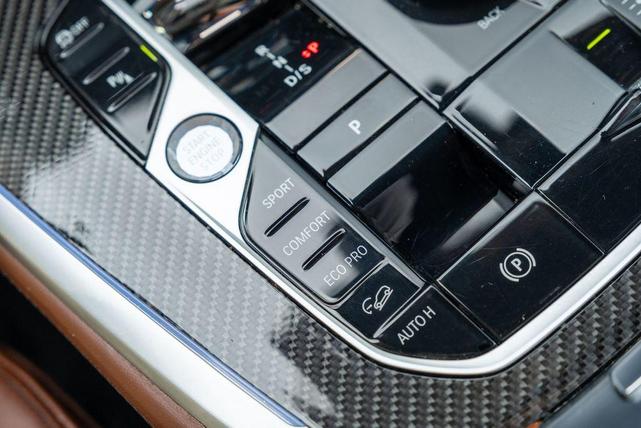 Photo of 2023 Marina Bay Blue Metallic BMW X7