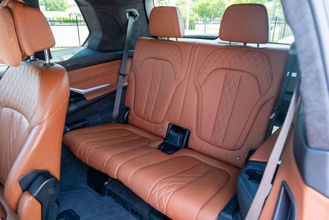 Photo of 2023 Marina Bay Blue Metallic BMW X7