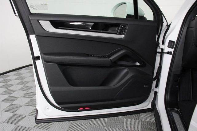 Photo of 2025 White Porsche Cayenne