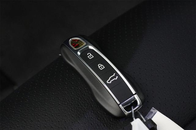 Photo of 2025 White Porsche Cayenne