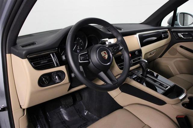 Photo of 2025 Dolomite Silver Metallic Porsche Macan