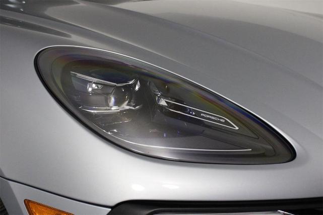 Photo of 2025 Dolomite Silver Metallic Porsche Macan