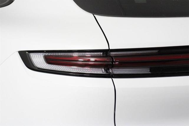 Photo of 2025 Carrara White Metallic Porsche Cayenne