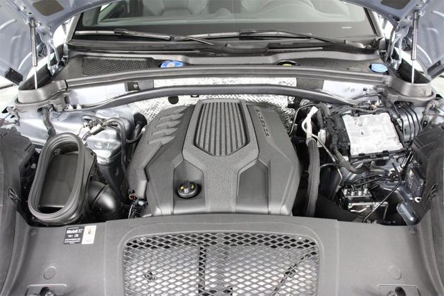 Photo of 2025 Dolomite Silver Metallic Porsche Macan