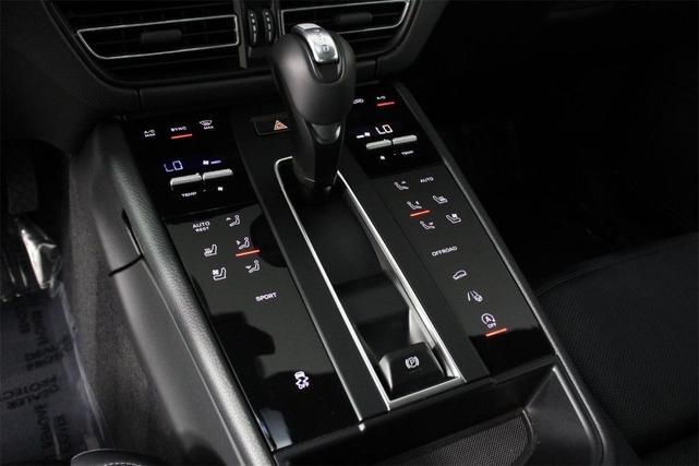 Photo of 2025 Dolomite Silver Metallic Porsche Macan