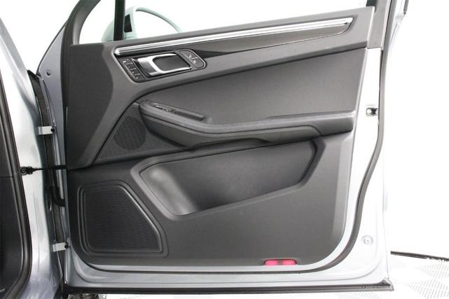 Photo of 2025 Dolomite Silver Metallic Porsche Macan