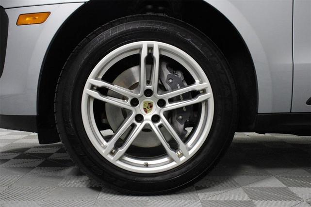 Photo of 2025 Dolomite Silver Metallic Porsche Macan